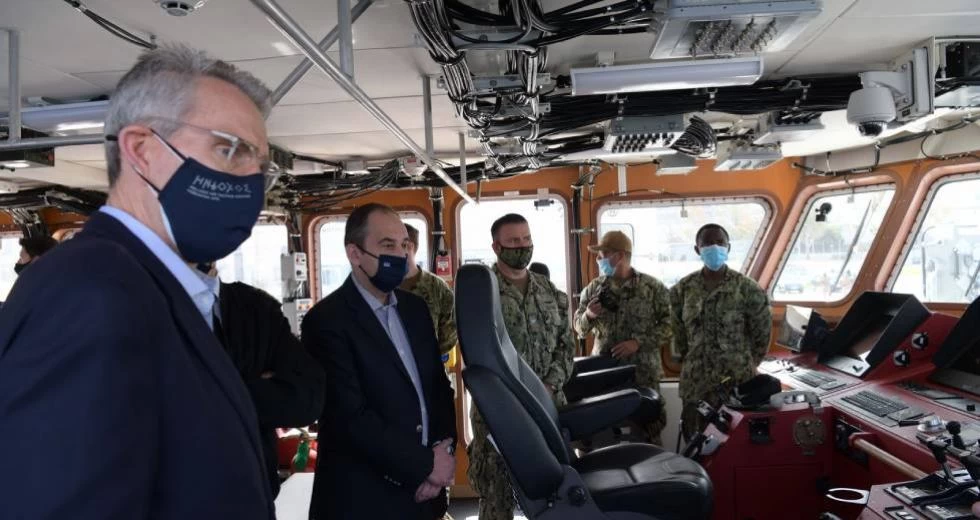 Επίσκεψη Πλακιωτάκη – Πάιατ σε σκάφη Αμερικανικής Ακτοφυλακής στον Πειραιά (βίντεο)